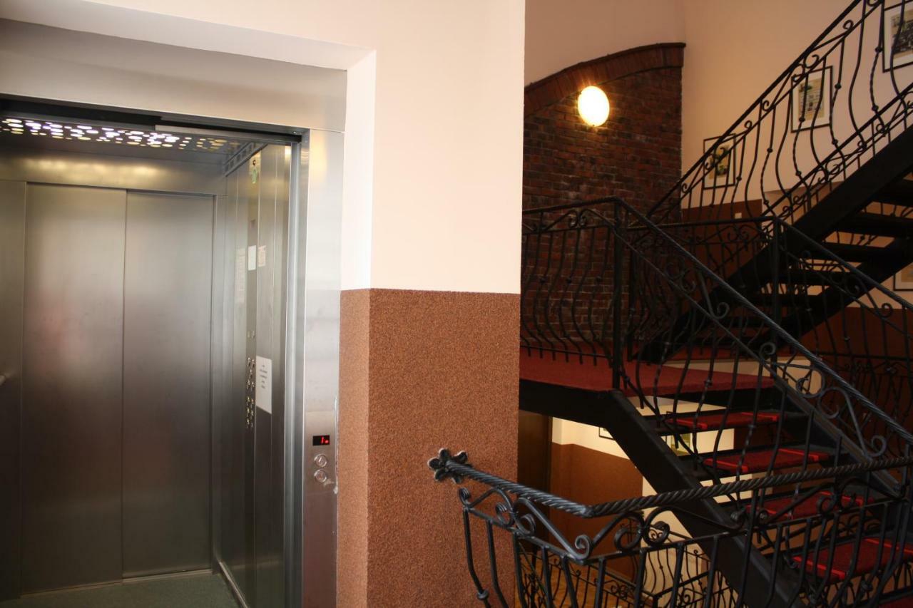 Hotel Pinocy Ledziny Exterior photo
